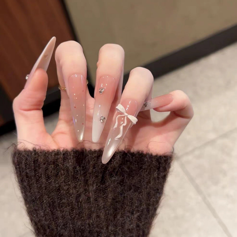 Kreatives Charakter-beschmücktes Press-On-Nagelset Karnz