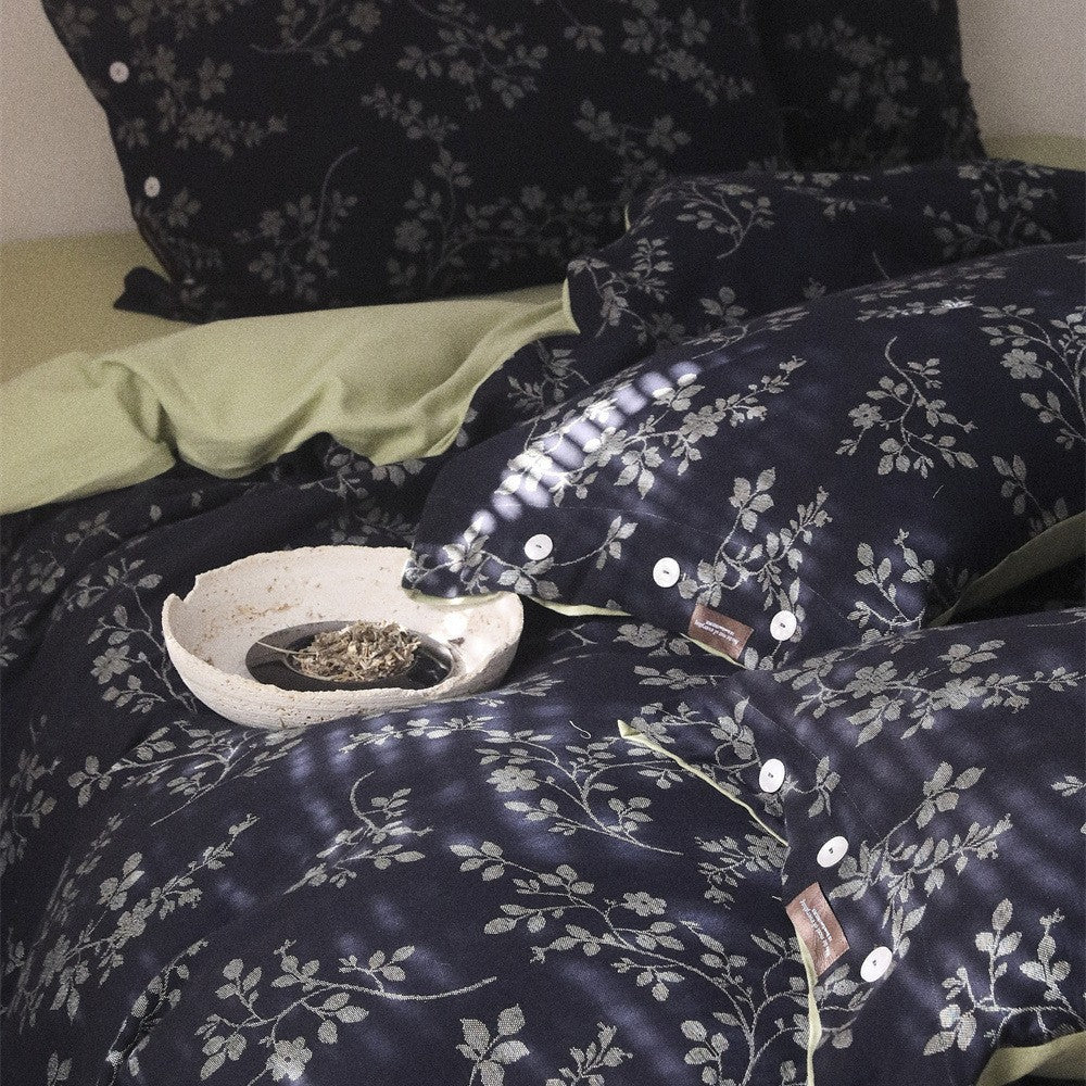 Wendbares Premium-Bettbezug-Set aus Baumwollsatin mit botanischem Allover-Print und kontrastierter Rückseite