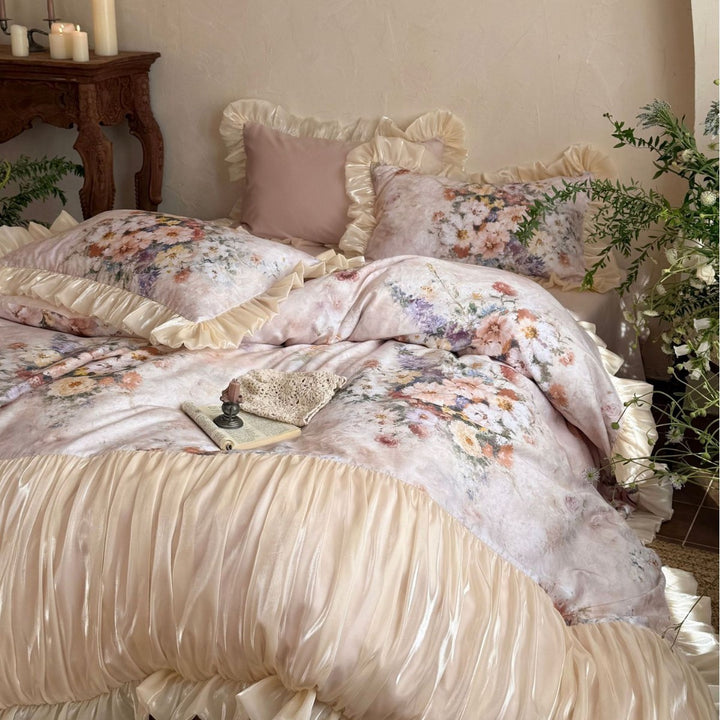 Bettwäsche-Set mit romantischem Blumenmuster und gerafftem Satinvolant