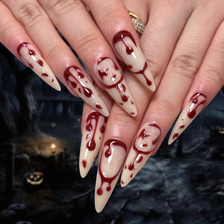 Kreative Stiletto-Nagelkunst mit blutroten Akzenten Karnz