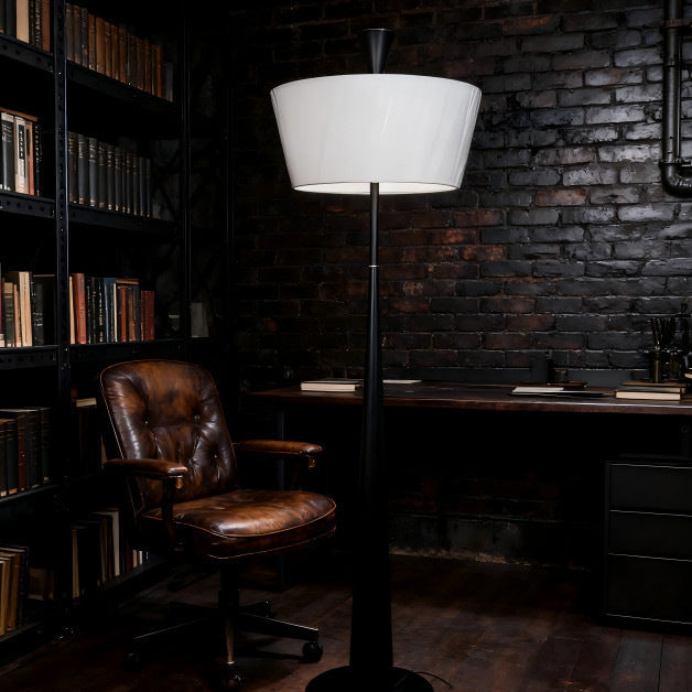 Elegante Stehlampe mit einzigartigem Design