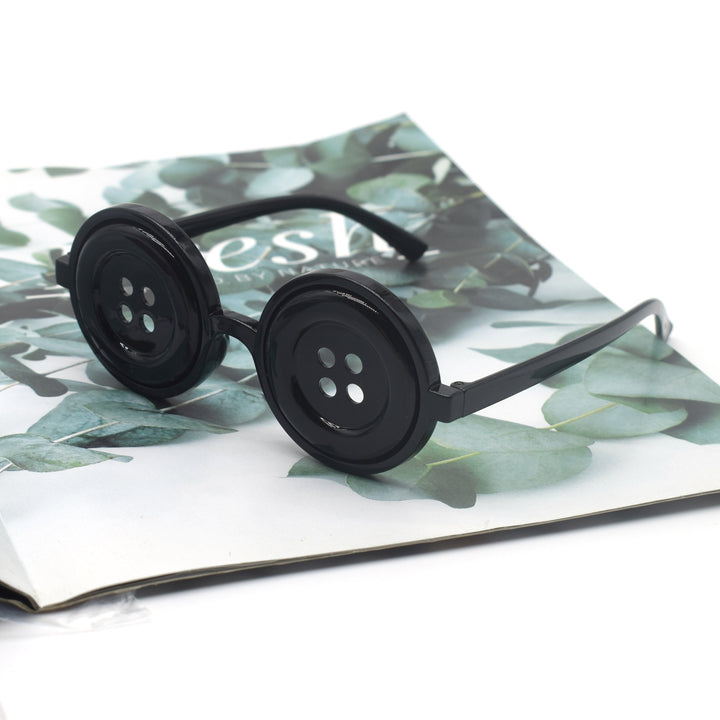 Einzigartiges Knopfdesign Brille Karnz