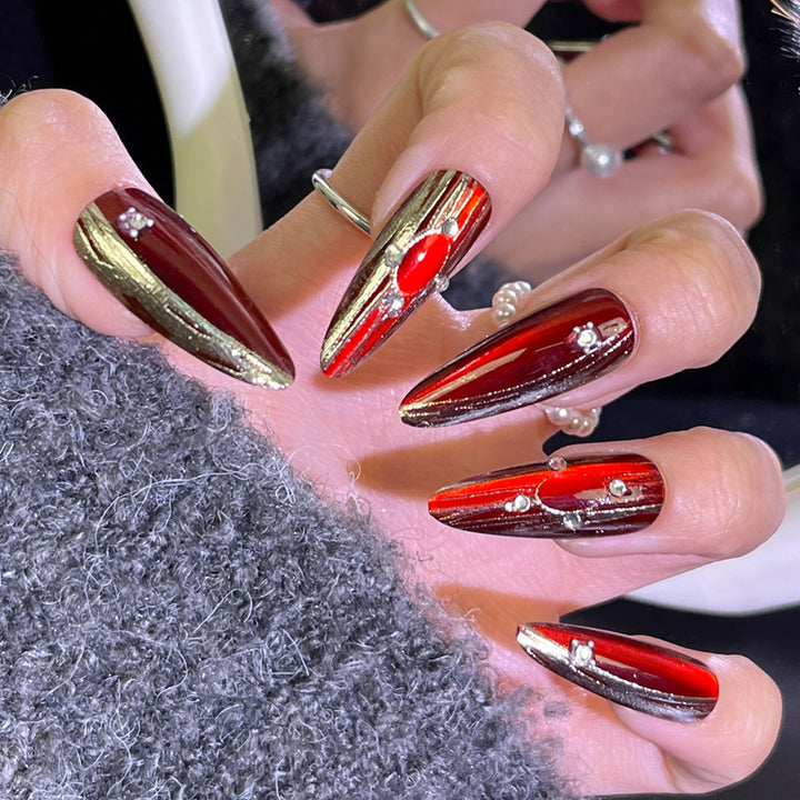 Glamouröses Press-On Nagelkunst-Set mit stylishen Edelstein-Akzenten Karnz