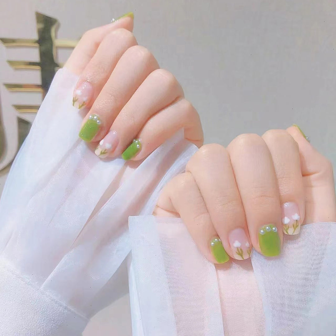 Künstlerisches Florales Acryl-Nageldesign