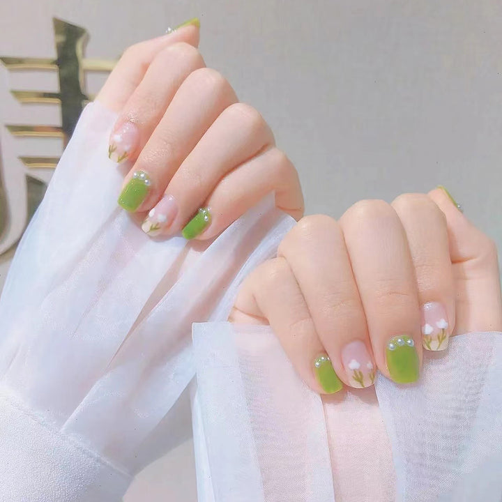 Künstlerisches Florales Acryl-Nageldesign
