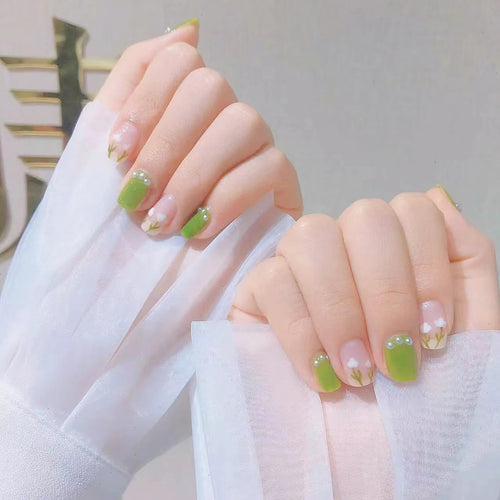 Künstlerisches Florales Acryl-Nageldesign