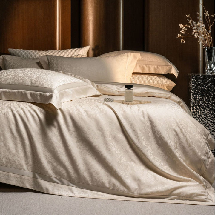 Luxuriöse Satin-Jacquard Bettwäsche-Garnitur mit feinem Damast-Ornament und Oxford-Kissen