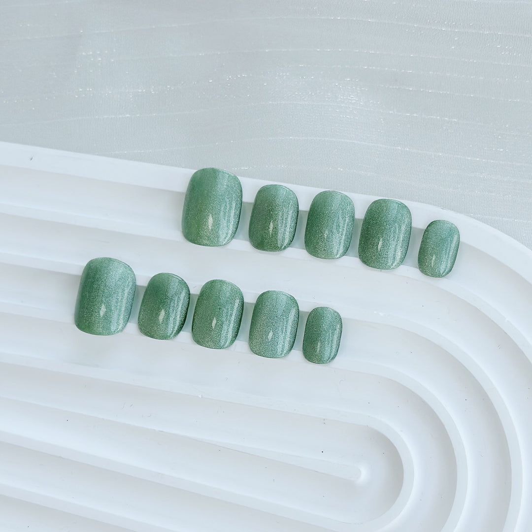 Glänzendes Press-On-Nagelset mit schimmerndem Finish