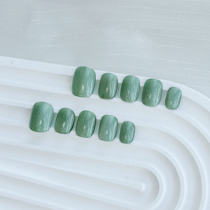 Glänzendes Press-On-Nagelset mit schimmerndem Finish