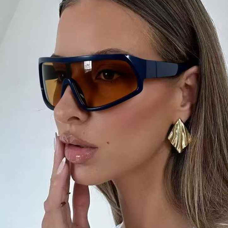 Damen sportliche Schutzbrille im modernem Design mit ergonomischem Rahmen Karnz
