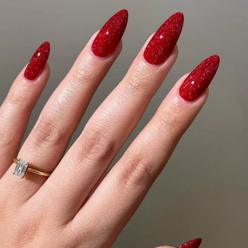 Glitzernde Stiletto Nagelkunst Erweiterungen