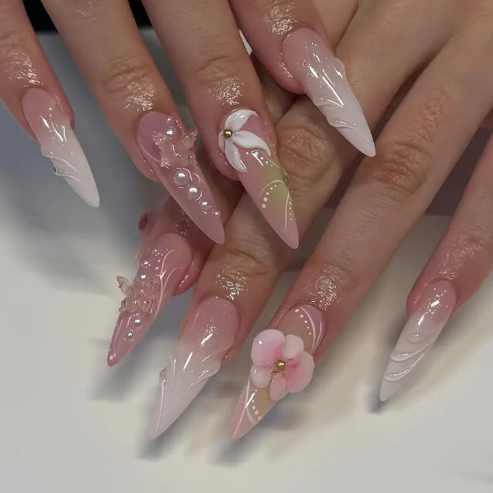 Skulptierte Blumen Press-On Nagelkunst Karnz