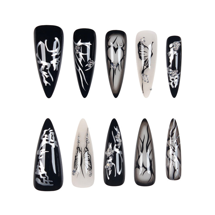 Gothic-inspirierte Stiletto Press-On Nägel Karnz