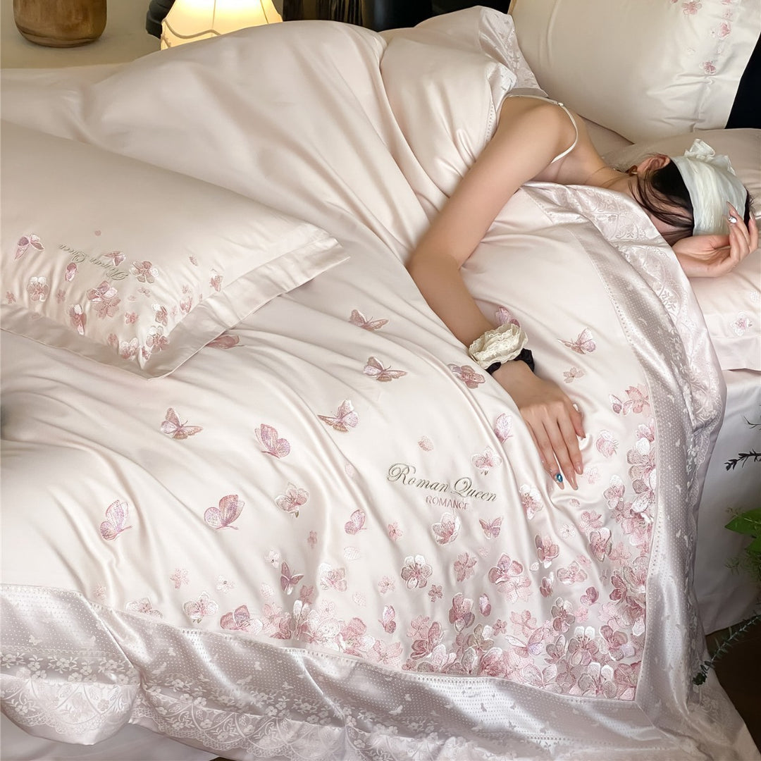 Seidensatin Besticktes Schmetterling & Blüten Bettbezug Set mit gewelltem Spitzenrand