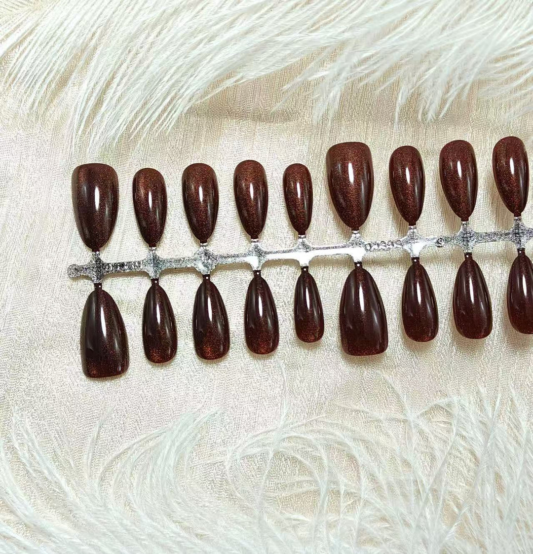 Kunstnägel mit Schimmerndem Glanz Karnz