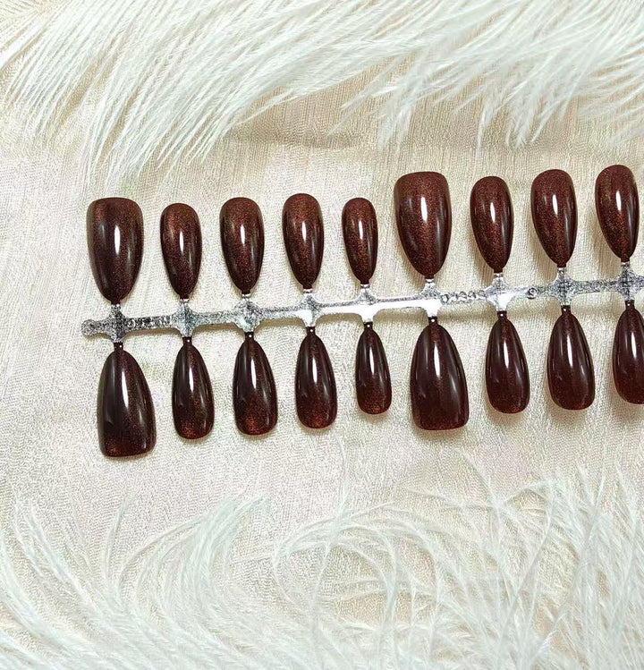 Kunstnägel mit Schimmerndem Glanz Karnz
