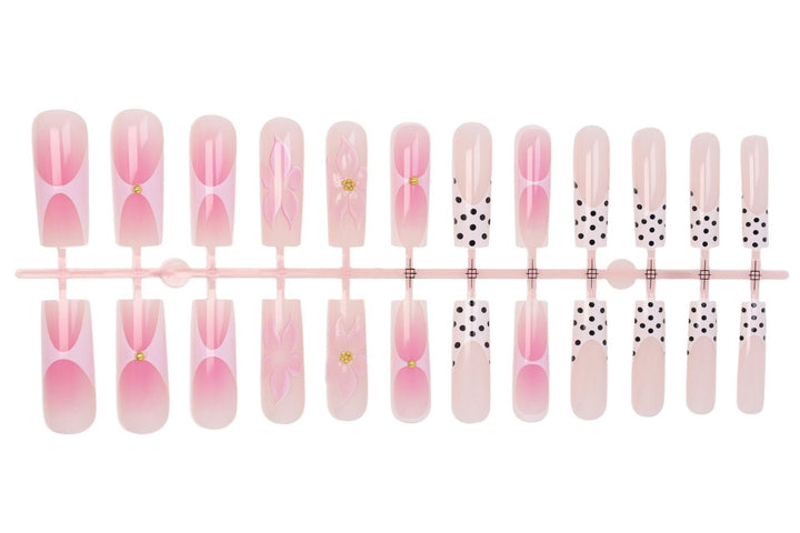 Kunstnagelset mit eleganten Blüten- und Punktmustern Karnz