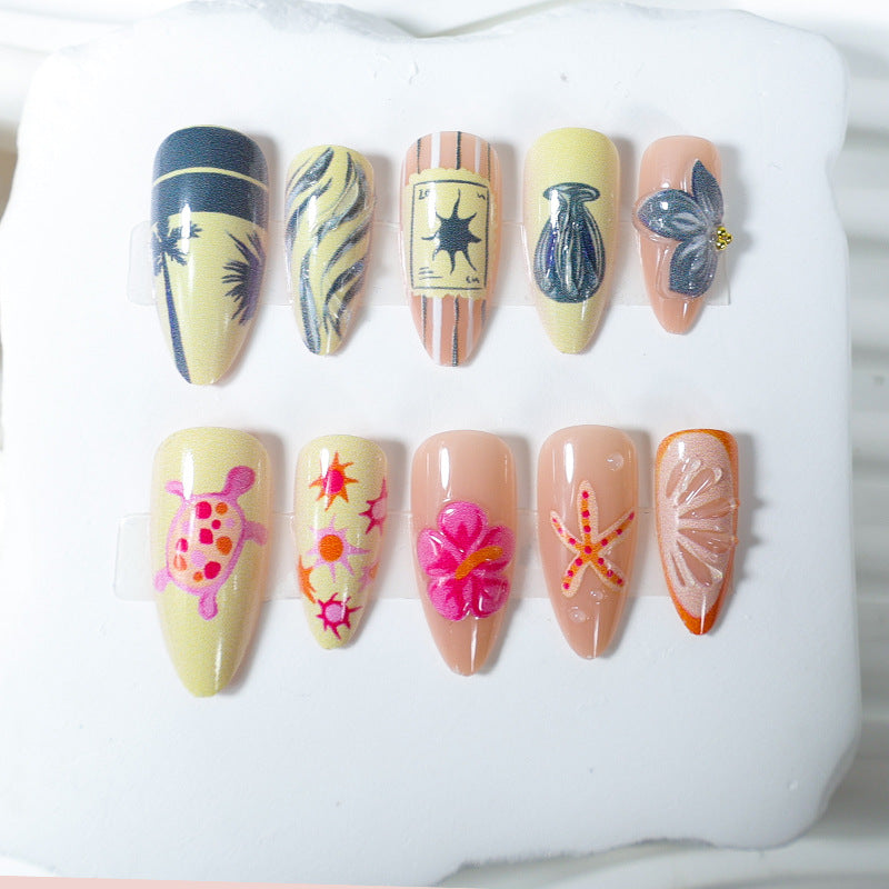 Kunstnagelset mit floralen und maritimen Motiven Karnz