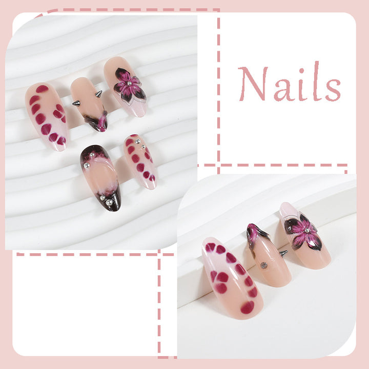 Kunstnagelset mit eleganten floralem Design und glänzenden Akzenten Karnz