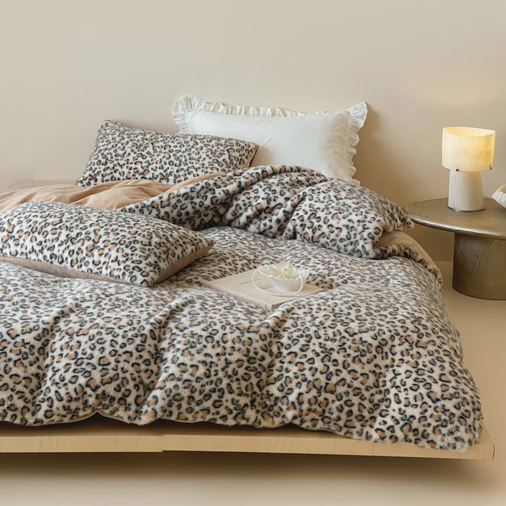 Plüsch-Bettwäsche-Set mit Animal-Print und extrafluffiger Minky-Oberfläche