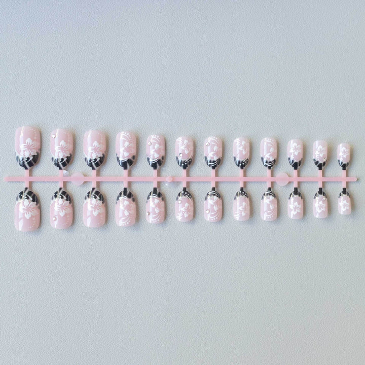 Elegantes Floral Nail Art Design Set