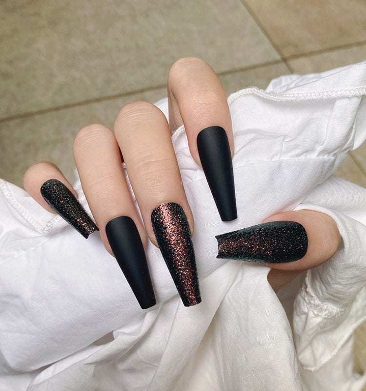 Elegante Matte Stiletto Nagelerweiterungen
