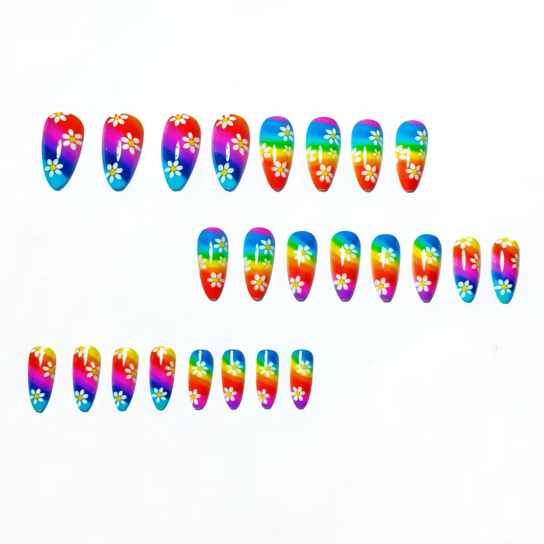 Kreative Kunstnägel mit Buntem Regenbogen-Design und Verspielten Blütenmotiven Karnz