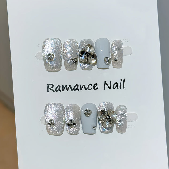 Glamouröse mit Strass besetzte Press-On Nagelkunst Karnz