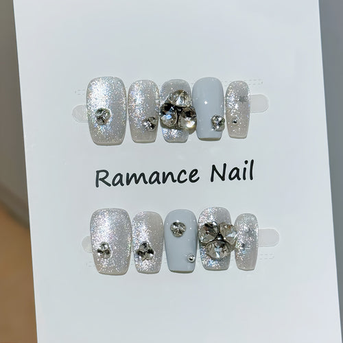 Glamouröse mit Strass besetzte Press-On Nagelkunst Karnz