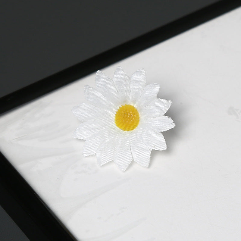 Elegante Stoff Margeritenblume Brosche für dekorativen Gebrauch