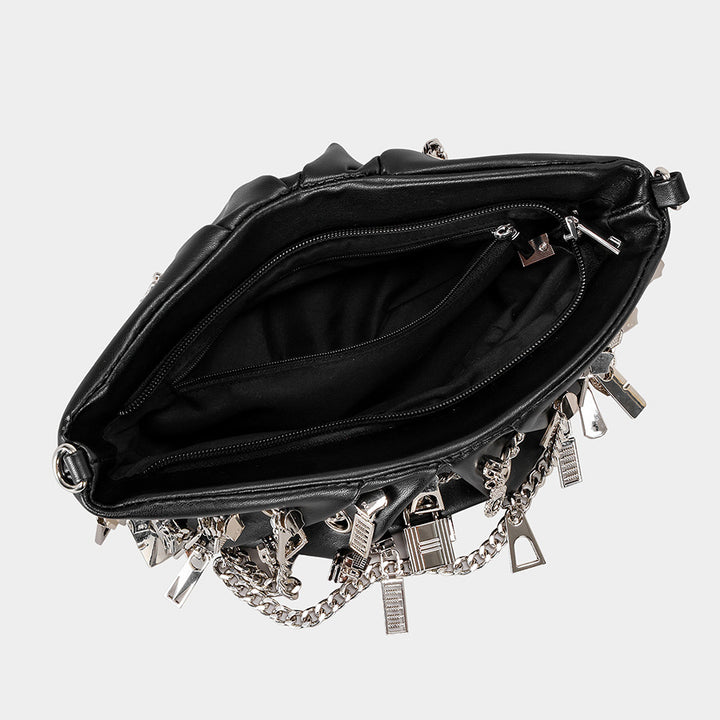 Dekorative Handtasche mit Kettenakzenten