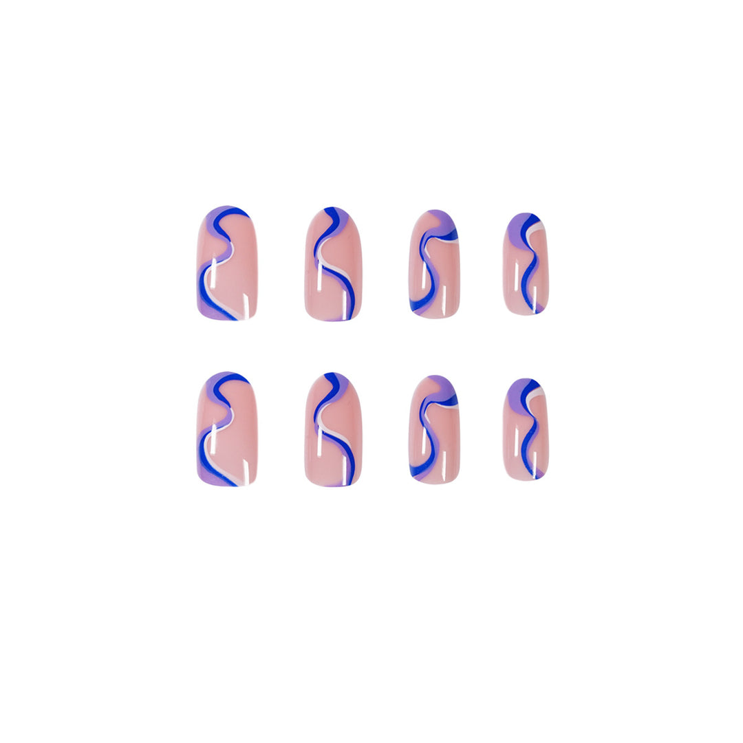 Kreative Nagelkunst mit Wellen-Muster Karnz
