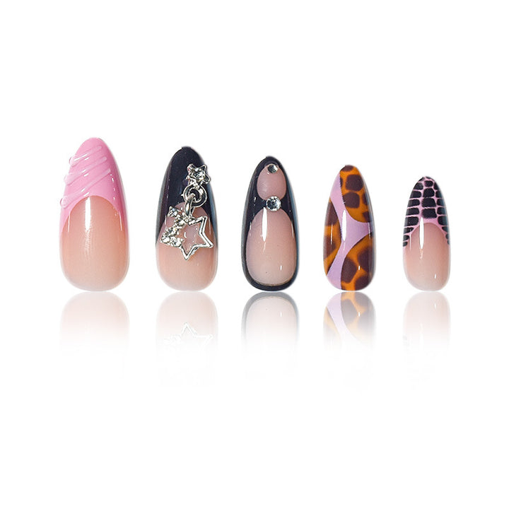 Stylisches Stiletto Press-On Nagelkunst-Set Karnz