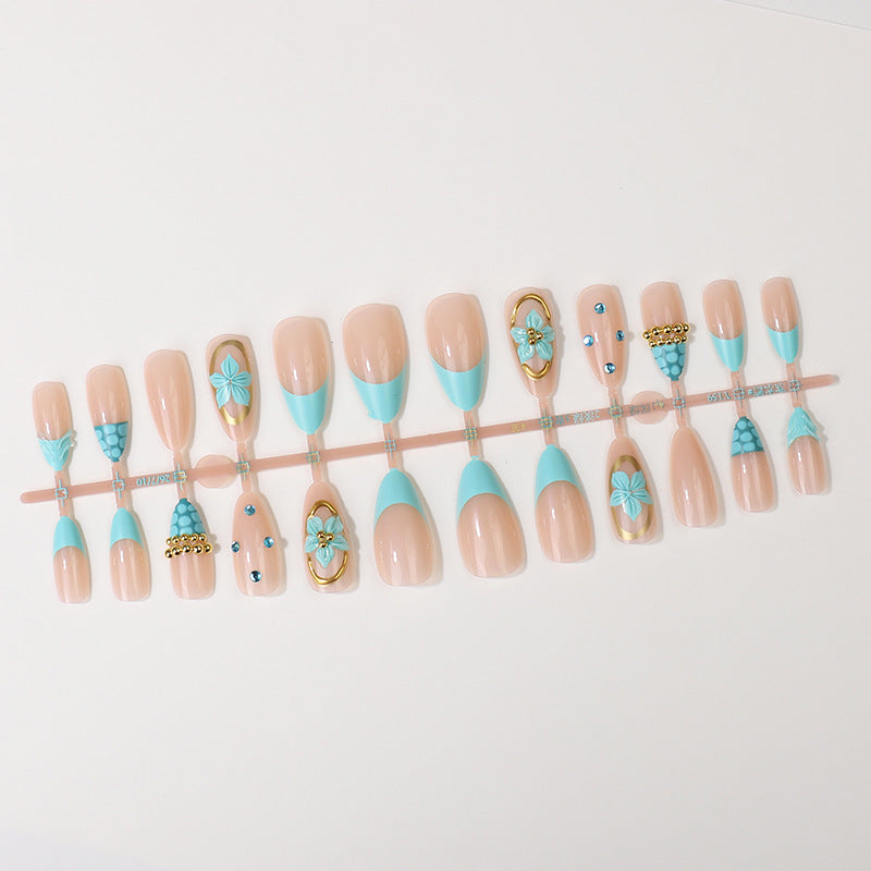 Premium Dekorativer Nageldesign Karnz
