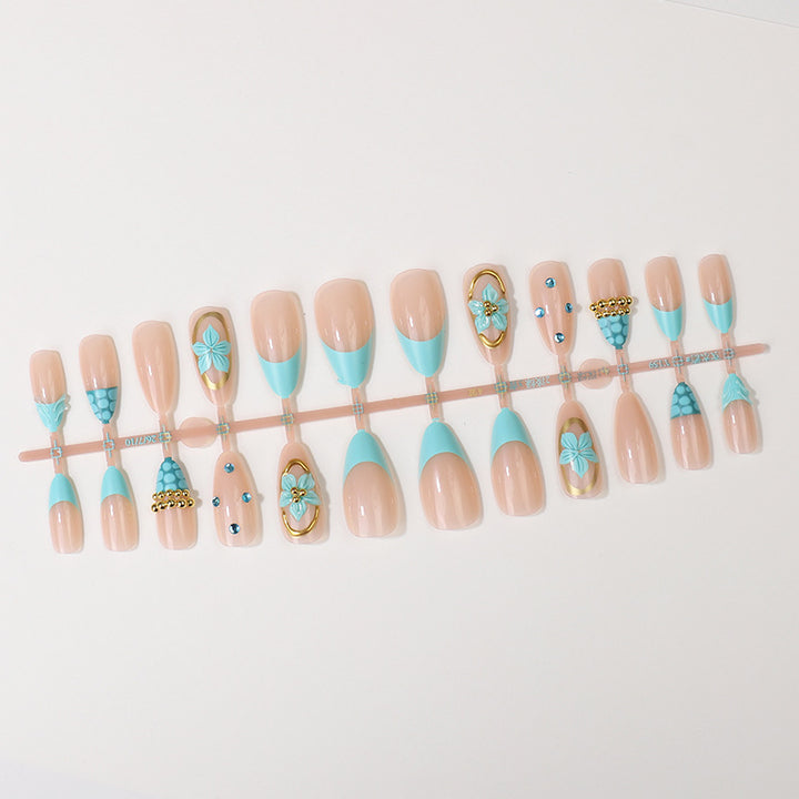 Premium Dekorativer Nageldesign Karnz