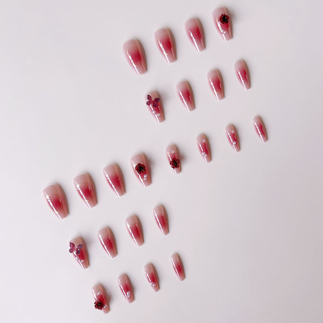 Kunstnagelset mit eleganten floralen 3D-Verzierungen Karnz