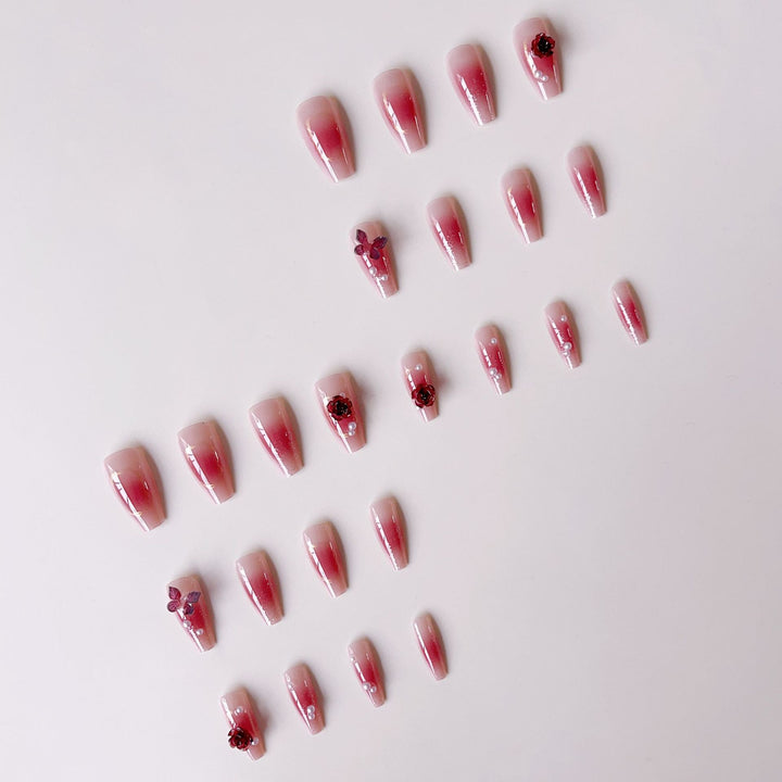 Kunstnagelset mit eleganten floralen 3D-Verzierungen Karnz