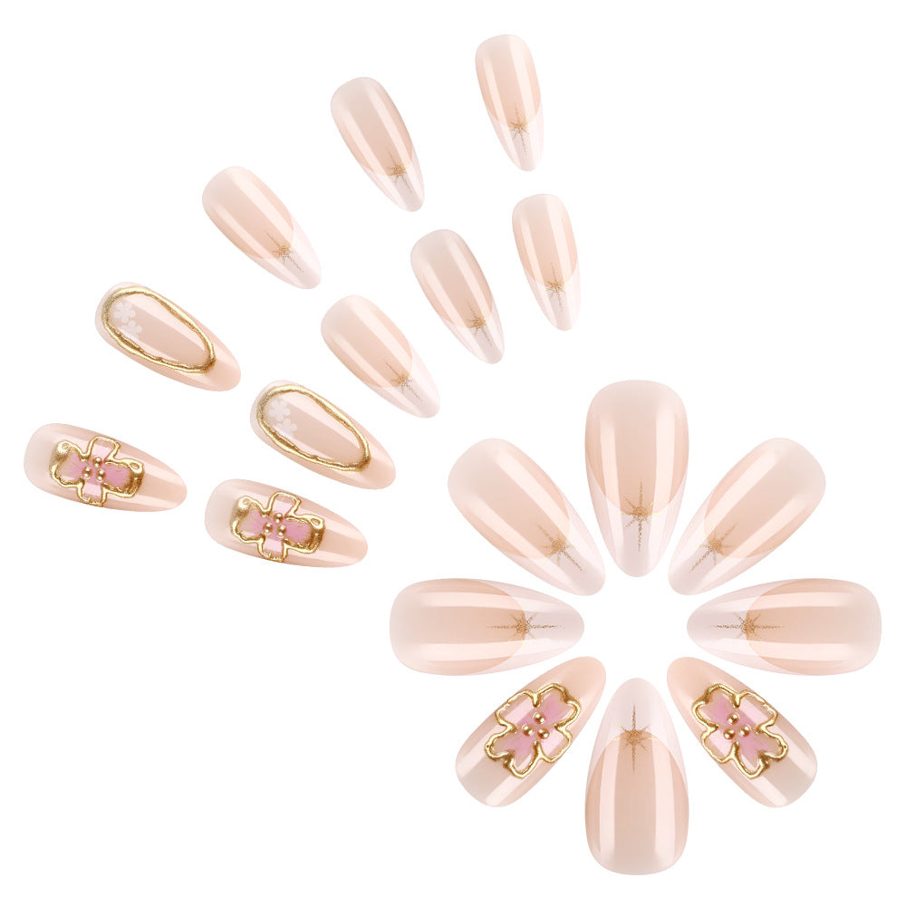 Elegante florale Gel-Nagelkunst Karnz