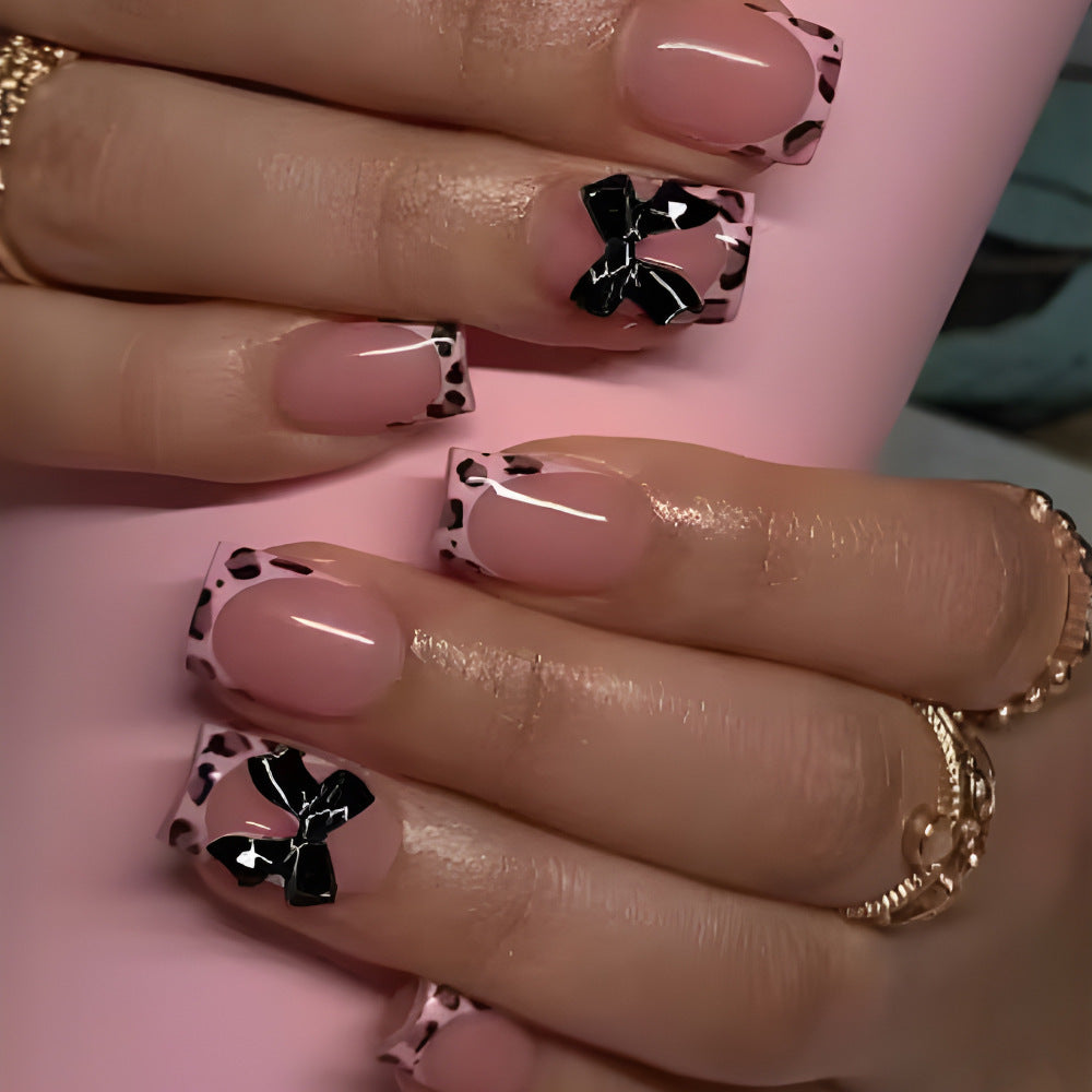 Elegantes Tierprint-Motiv-Nagelset Karnz