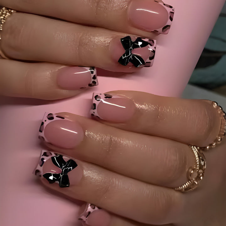 Elegantes Tierprint-Motiv-Nagelset Karnz