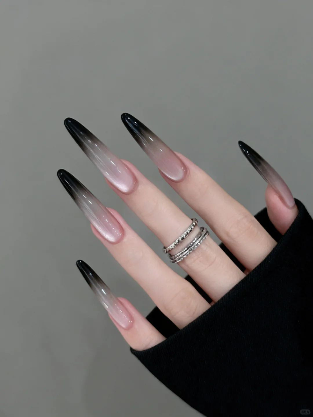 Künstlerisches Herzmuster Nagelkunstverlängerungen Karnz
