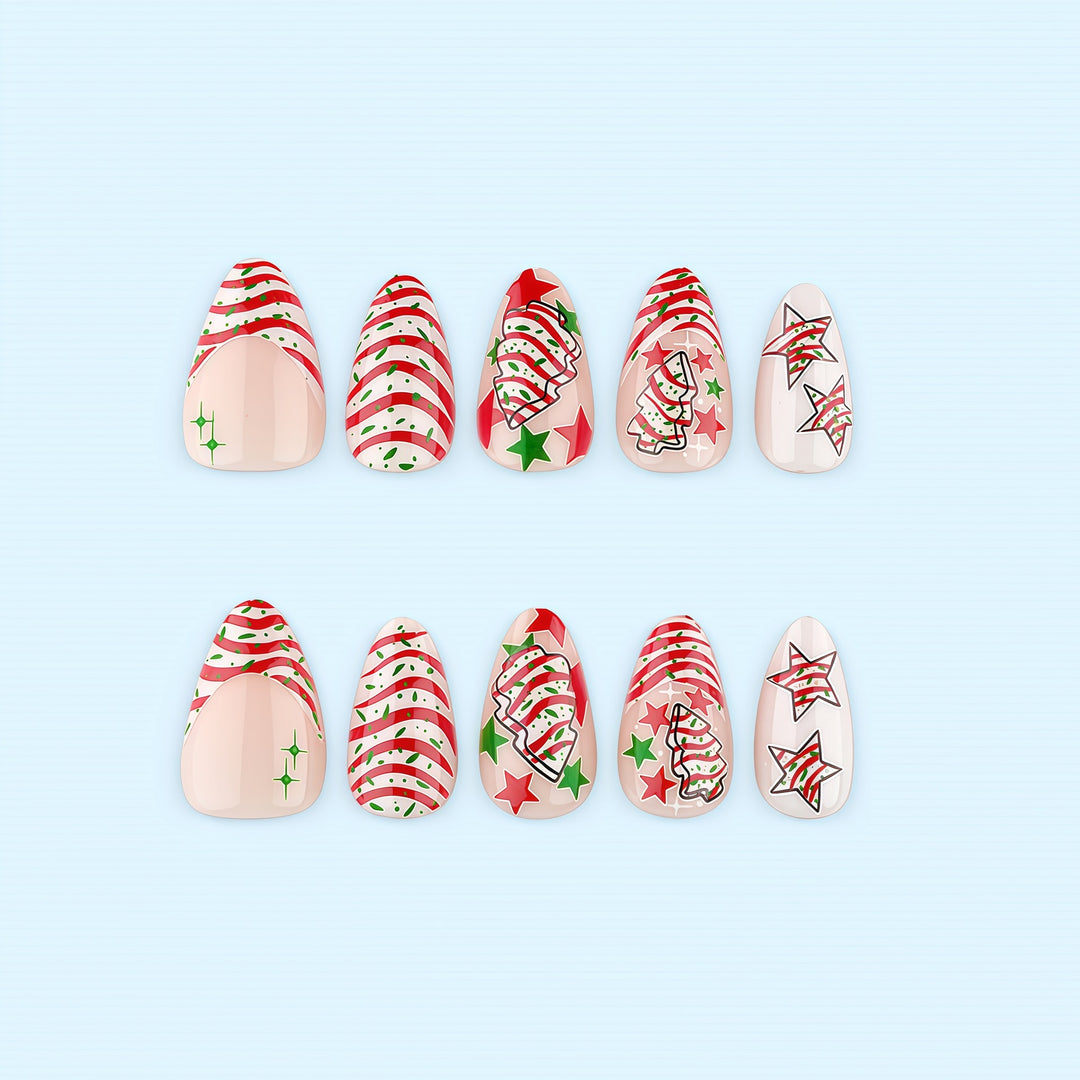 Kunstnägel im festlichen Weihnachtsdesign mit bunten Akzenten Karnz