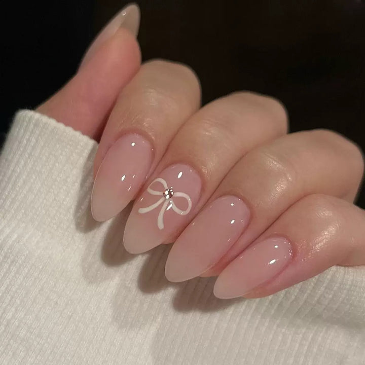 Kunstnagelset mit eleganten Schleifenverzierungen Karnz
