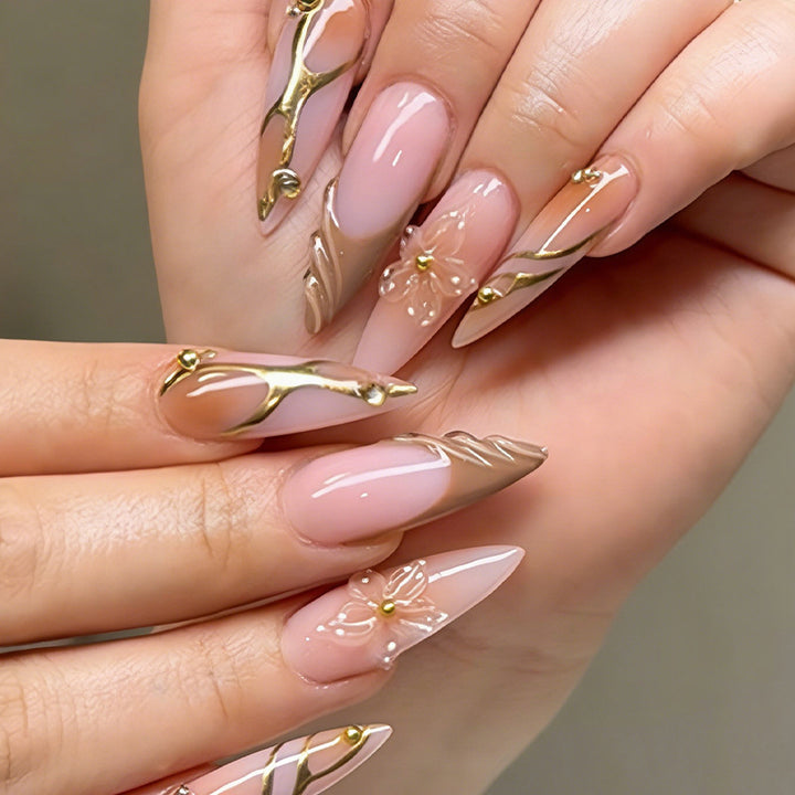 Elegantes Blumendesign Press-On Nägel Kunstset Karnz
