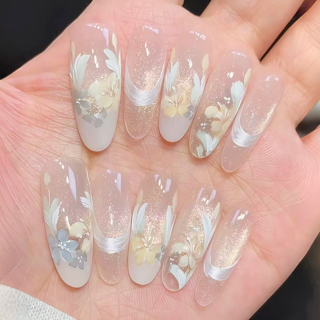 Glänzende elegante florale Press-On Nagelkollektion