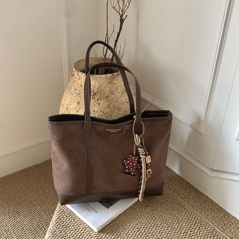 Geräumige Wildleder-Tote-Tasche Karnz