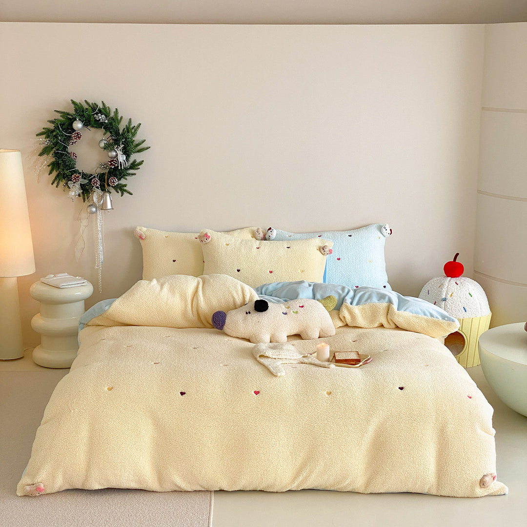 Wendbares Teddy-Fleece-Bettwäscheset mit gestickten Mini-Herzen und 3D-Tierkopf-Kissen