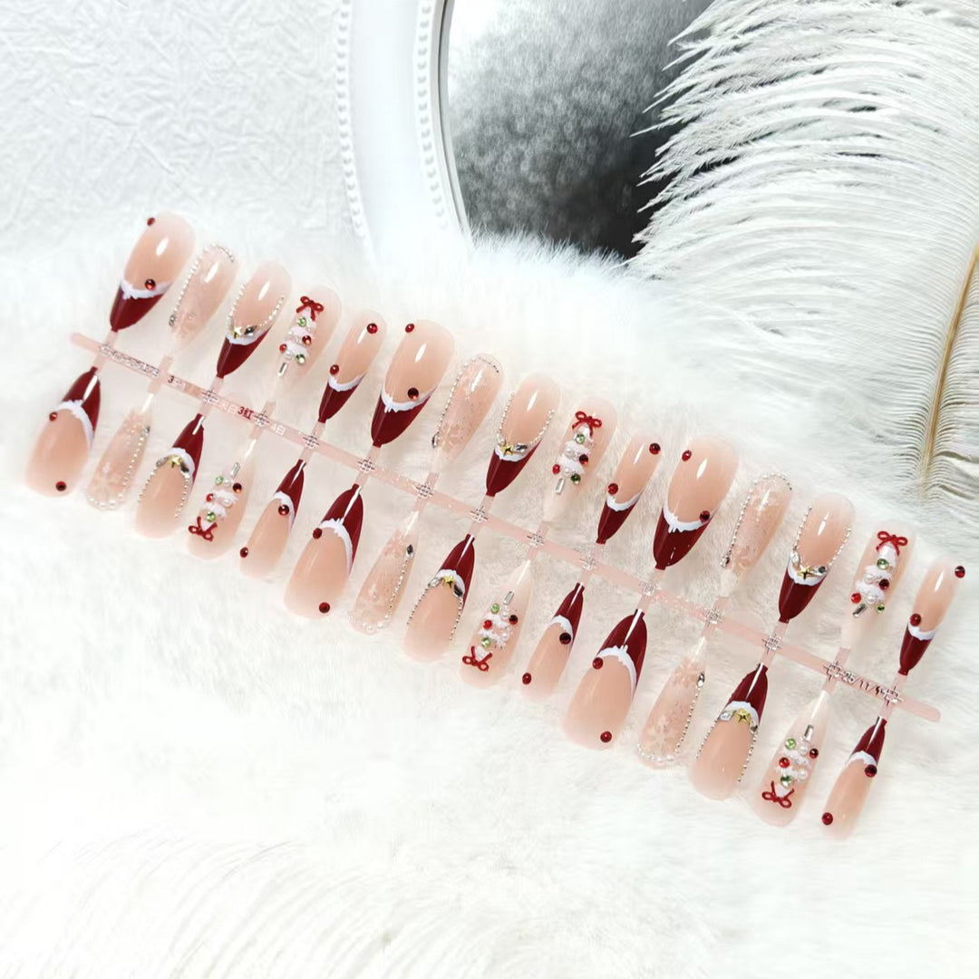 Festliche Kunstnägel mit Weihnachtlichen Motiven Karnz