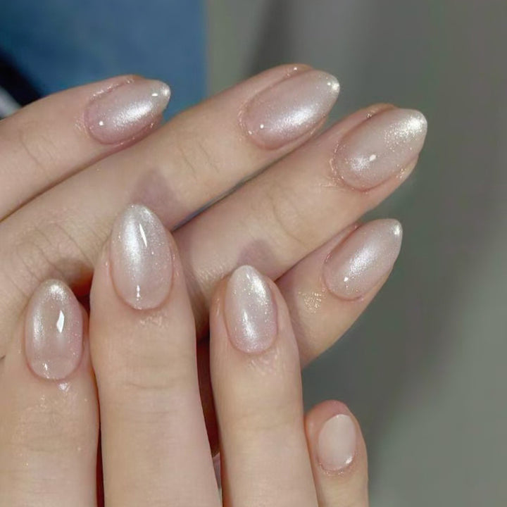 Künstlerische glitzernde mandelförmige Nagelverlängerungen Karnz