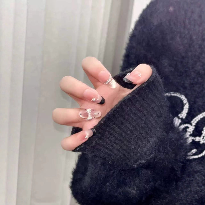 Glamouröse Press-On Nagelkunst Karnz